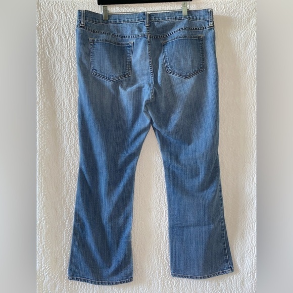 Old Navy The Diva Straight Leg Jean - Picture 3 of 8